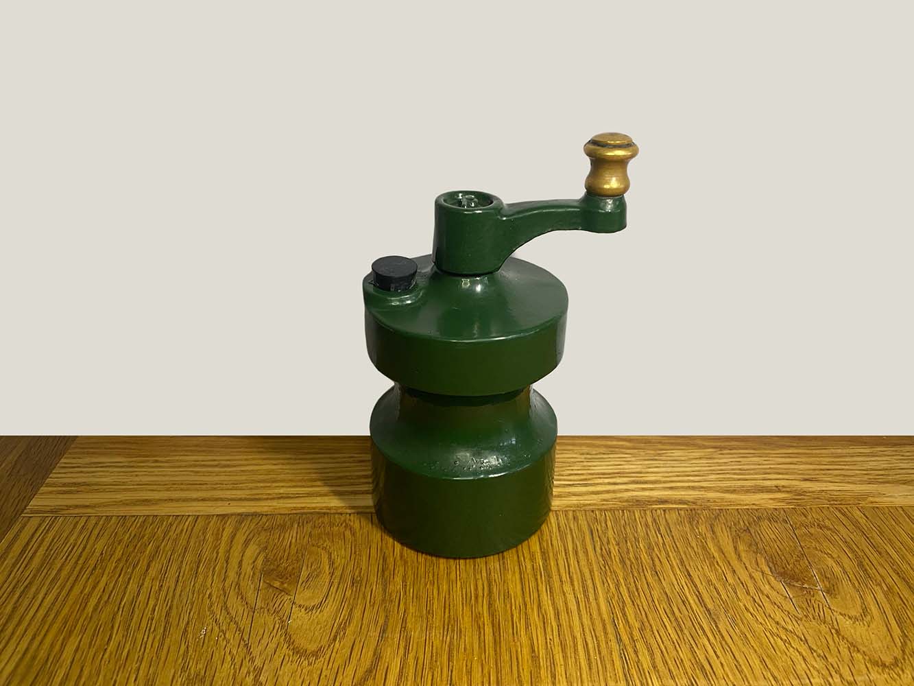 Ancien moulin à poivre en fonte Robert Welch hérité des grands-parents, source d’inspiration pour Iron-Mills.